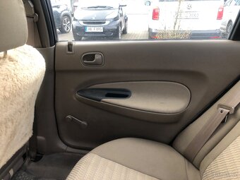 Mazda 323 1.5i sedan rok 1995 - 14
