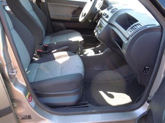 Škoda Fabia 1.4i 16V kombi 85koní r.v.9/2008 - 14