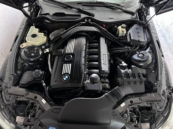 BMW Z4 sDrive 23i E89, schwarz metallic + hnědá kůže, výbava - 14