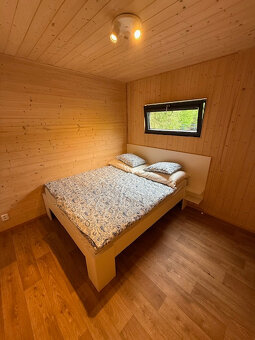 Nový, kompletně zařízený hausbot se stáním na Ždáni - 14