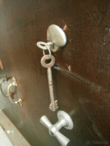 Trezor starý železobetonový zlatnický pult za 11.000 kč - 14