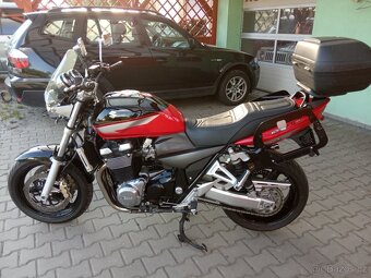 Suzuki GSX 1400 - 14