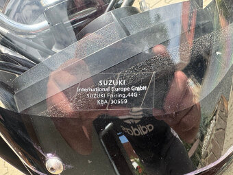 Suzuki GSR 600 - 14