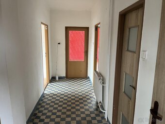 Prodej RD dvě bytové jednotky 3+1 s garáží a sklepem v Potšt - 14