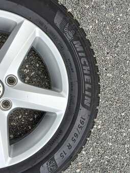 Zimní orig kola VW Golf,  Caddy 195/65/15 Michelin 7mm - 14