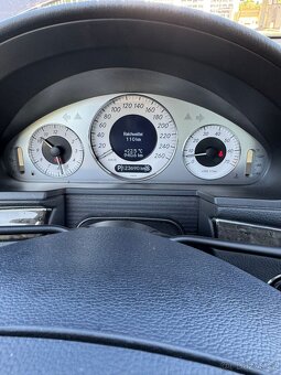 Mercedes-Benz Třídy E, 5.5 V8 E500, SUPERSTAV, MÁLO KM - 14