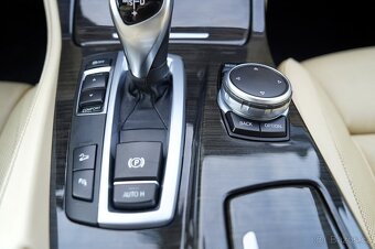 BMW 530d xDrive Touring Luxury - 14