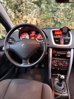 Peugeot 207 1.4 54 kW, r.v. 2011, 1. majitel, pouze 91000 km - 14
