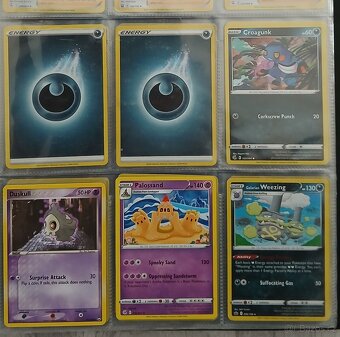 Pokemon karty v albu - 14