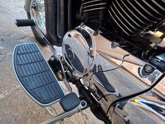 Suzuki Intruder C800 - 14