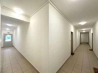 Moderní světlý byt 2+kk (51 m²) s lodžií a garážovým stáním, - 14