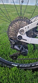 Celoodpružené elektrokolo KTM Macina Lycan 275, Bosch CX - 14