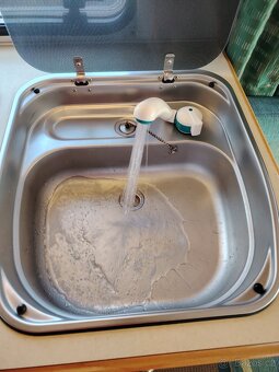 Eifelland E350-extra lehký, spaní pro 4, předstan - 14