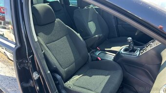 Peugeot 5008 2.0HDi 110kW Pano,Navi,PDC - 14