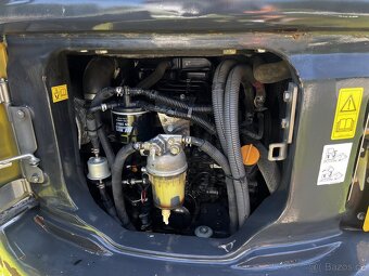 minibagr Komatsu PC30MR-3 - 14