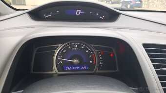 Honda Civic 1.8i Sedan Automat / 52tis.km / Nová STK / Kůže - 14