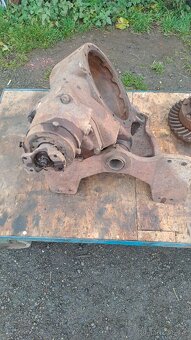 Prodám přední konzoly a skříň ZETOR - 14