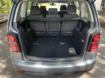 Volkswagen Touran 1.4tsi, naj 106 tis. km, vyhř. sedačky. - 14