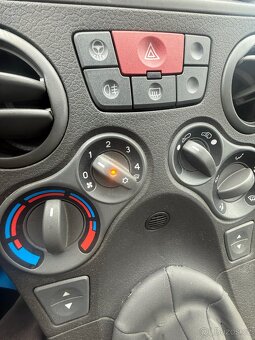 Fiat Panda 1,1 benzin , 114 najeto , klima, posilovač - 14