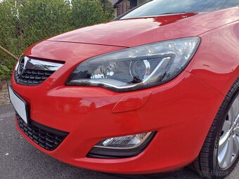 Benzínová Opel Astra 74066km... rok 2010 - 14