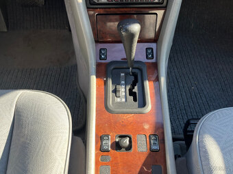 MERCEDES- BENZ  124  220 i  110 Kw AUT - 14