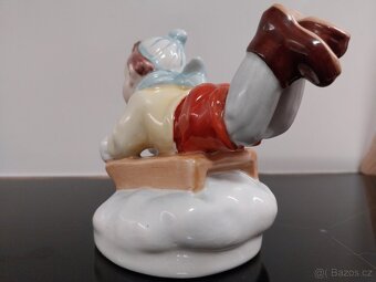 Chlapec na sáňkách - 14