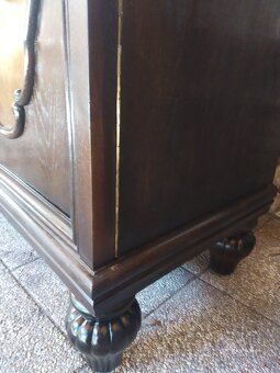 Starožitná komoda-bufet. - 14