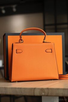 🧡 Exkluzivní kožená kabelka v oranžové – luxusní styl a nad - 14