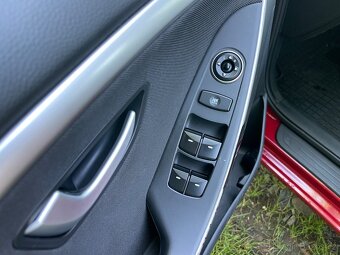 Hyundai i30 combi 1,4 nové v ČR, servis. knížka - 14