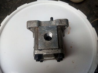 hydraulické čerpadlo 2 různé kusy - 14