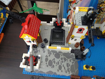 LEGO Pirates 6277 Imperial Trading Post +návod - 14