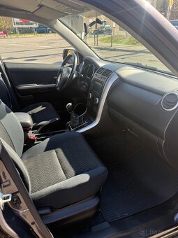 Suzuki Grand Vitara 2.4i Club benzín 124kw - 14
