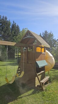 Zahradní dětské hřiště s tobogánem, domečkem a houpačkami - 14