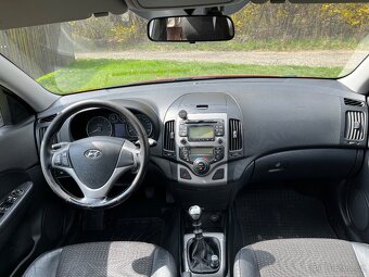 Hyundai i30 CRDI - 14