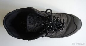 Unisex šedé pevné tenisky NEW BALANCE v.42,5 - 14