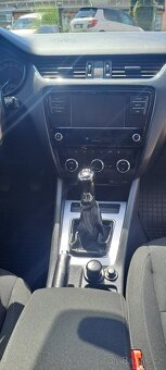 Škoda Octavia 1.6 TDI 85kW ČR AMBITION - 14