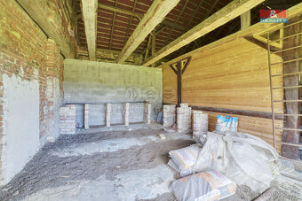 Prodej zemědělského objektu v Křižovatce s pozemkem 10428 m2 - 14