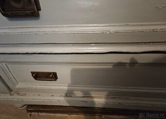 Starožitná dřevěná komoda - 14