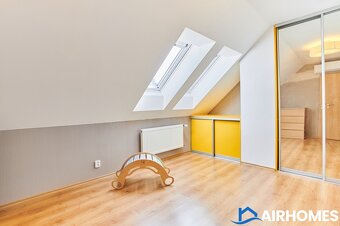 Mezonetový byt 4+kk (93.39 m²) se sdílenou zahradou (255 m²) - 14