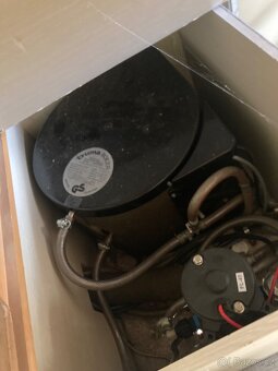 Obytný automobil Peugeot J5 (hrana) - 14