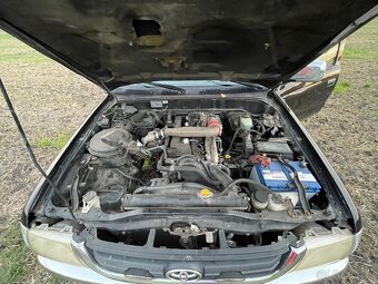 Toyota Hilux SR5 - 14