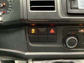 VW T6 Transporter, 8 míst,tažné - 14