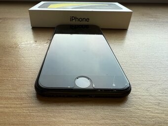 Prodám iPhone SE 2020 – 64 GB – černý - ZÁNOVNÍ - 14