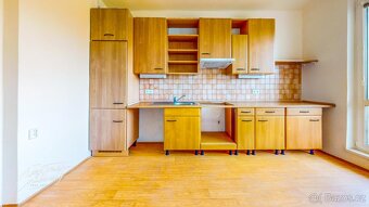 Řadový rodinný dům k rekonstrukci s výhledem na hrad Vysoký  - 14