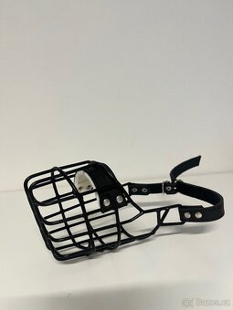 Úklid psí skříně- postroje, vodítka, el. obojek, … - 14
