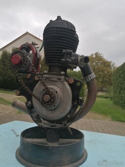 Švýcarský motor Zurcher 250 - 14
