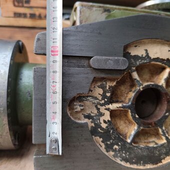 Dělící stůl (hlava) DECKEL pro nástrojařskou frézku - 14