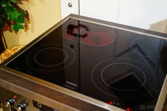 Siemens nerezový vestavný sporák HE73BD531, vyjížděcí dveře - 14