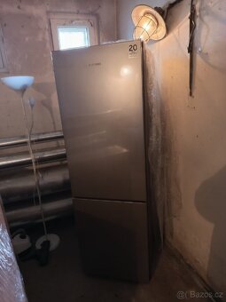 lednička, pračka, skříně - 14