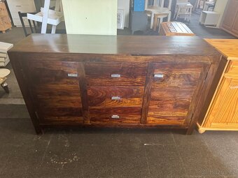 Krásná hnědá velká celodřevěná komoda z palisandru - 14